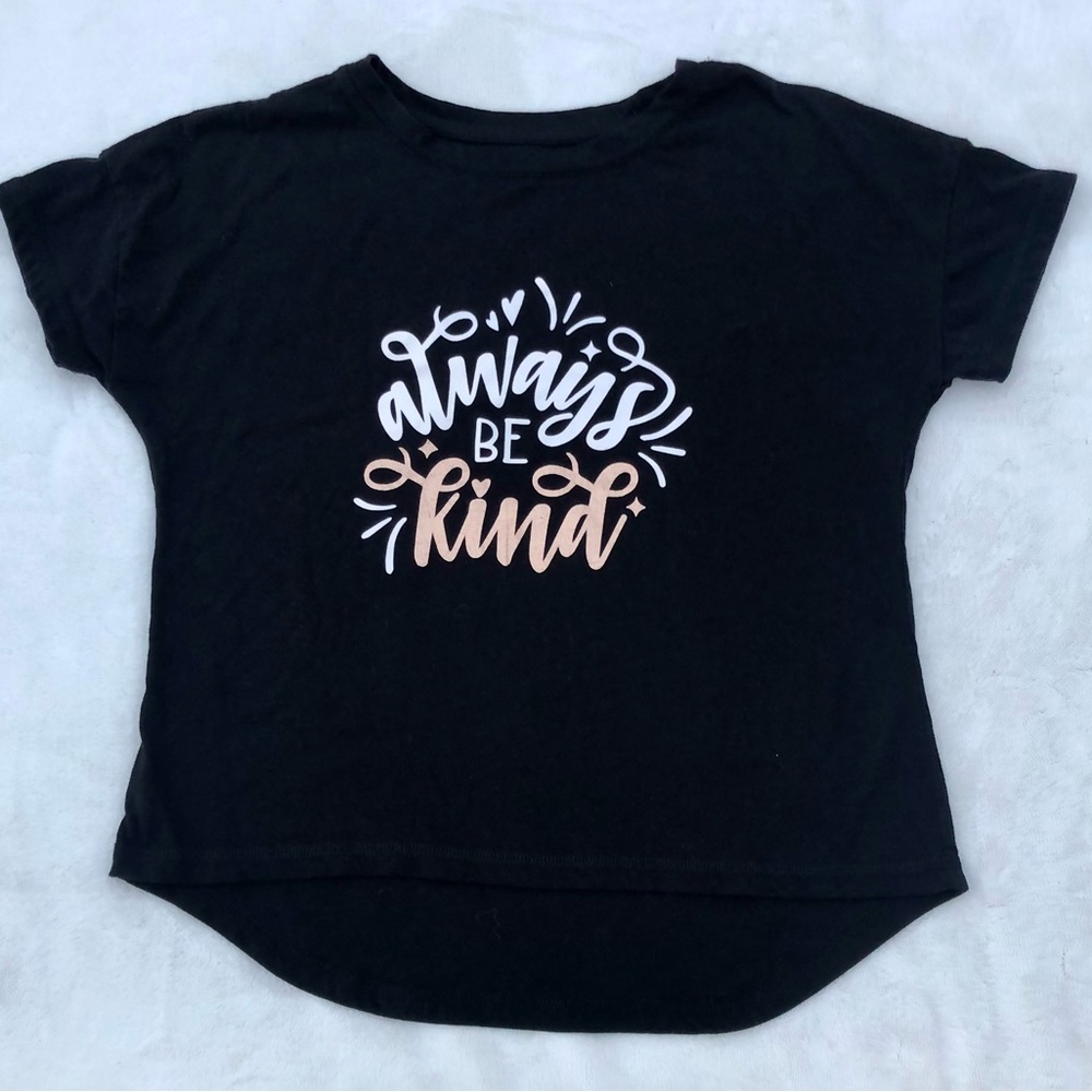 Boutique ALWAYS Be KIND Tee Sz. Small metallic Graphic Gold